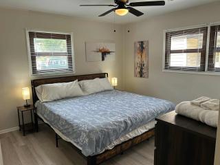 Loveland Family Home 3BR 1Bath Free Parking - 7