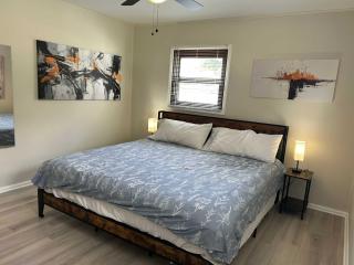 Loveland Family Home 3BR 1Bath Free Parking - 6