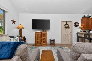 4BD 2BA Southern Retreat with Waterfront Patio - 5