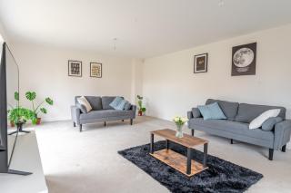 Stoke Gifford House Ideal for Contractors & - 2