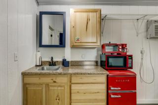 Boutique Retreat Minutes From Round Top! - 8