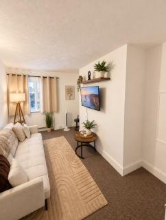 Modern 1 Bed Apartment Near Warwick Uni Free Parking Fast WIFI - Tile Hill - 0