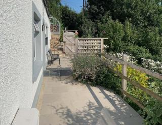 Cosy 2-bedroom cottage with a stunning river view - 8