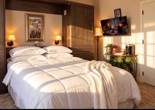 2 BR 1500 sq ft Suite, sauna,hot tub, gym - 8