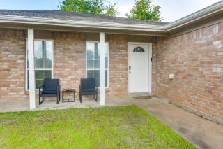 Alvin Adventures Await! Charming & Cozy Duplex - 6