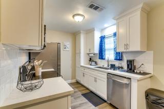 Alvin Adventures Await! Charming & Cozy Duplex - 2