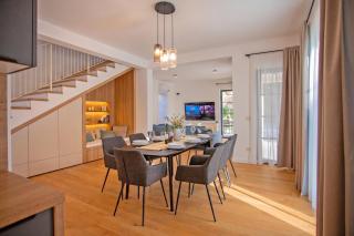 Villa Vistara With Pool - Happy Rentals - 6