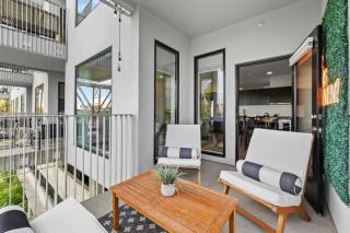 River View 2-Bedroom Apartment with Free Garage Parking - 8