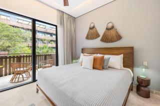 Luxury Suite Steps from the Sea - 8