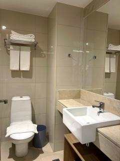 Flat Particular no Tryp - Piscina Aquecida - Estacionamento - Frente ao Shopping - TV - WIFI - Ar Cond - Serviço de Quarto - 4