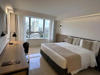 Flat Particular no Tryp - Piscina Aquecida - Estacionamento - Frente ao Shopping - TV - WIFI - Ar Cond - Serviço de Quarto - 1