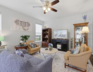Executive 1-Story Fast Wi-Fi, Desk & Full Kitchen - 7