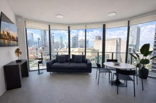 Luxury High Floor and Balcony 2205 Near Metro - 8