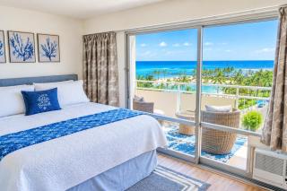 643- Beachfront Condo with Unobstructed Ocean Views- Ilikai Collection 11- Sleeps 6. - 8