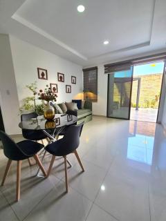 Moderno, Amplio, Patio - 1