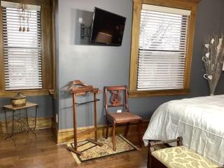 2 Bedroom, Near downtown, Ohio City, and Central! - 5