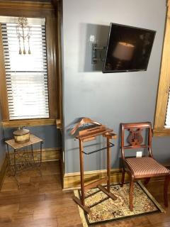 2 Bedroom, Near downtown, Ohio City, and Central! - 2