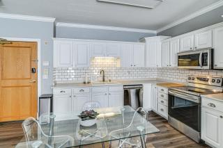 Pet-Friendly Waukee Condo: 14 Mi to Des Moines! - 4