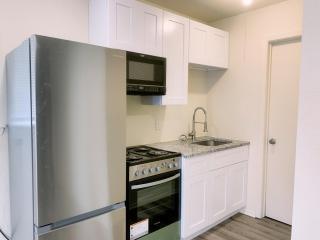 2 Bed Hideaway Private Entry Garage Yard - 9