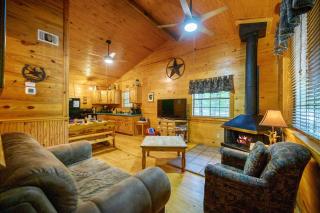 Bear Hug Hot Tub Fire Pit, Pet-Friendly Escape - 4