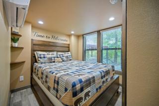 Cozy Tinyhouse w Hot Tub Hochatown Little Bear - 8