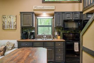 Cozy Tinyhouse w Hot Tub Hochatown Little Bear - 5