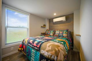 Bigfoot Tinyhouse w Hot Tub in Broken Bow - 9