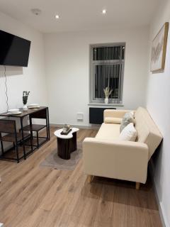 Luxury 1-Bed Apartment Central Location - 4