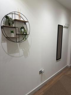 Luxury 1-Bed Apartment Central Location - 2