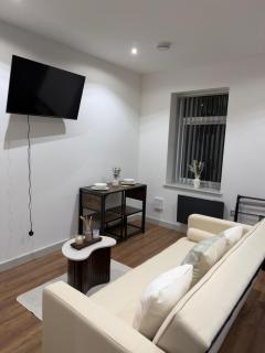 Modern 1-Bed Ideal for Contractors - 0