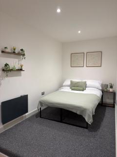 Modern 1-Bed Ideal for Contractors - 6