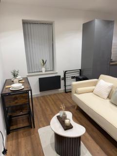 Modern 1-Bed Ideal for Contractors - 5