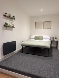 Modern 1-Bed Ideal for Contractors - 4