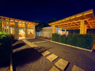 The Hide Away Resort & Apartment - 0