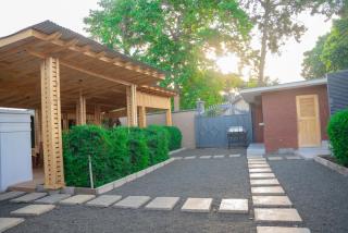 The Hide Away Resort & Apartment - 8