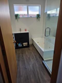 Family home with Spa, sandpit, and BBQ area - 4