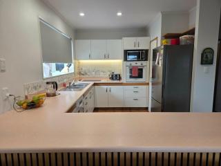 Family home with Spa, sandpit, and BBQ area - 3