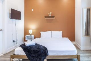 Spacious 3BR3BA Near Temple Sleeps 6 WD Wifi - 1