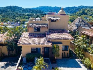 Villa Hoja - Pool & Jacuzz, Walk to Beach, 2 Master Suites - 8