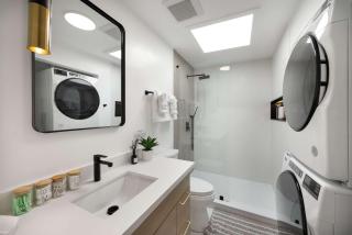 Modern 2BR Queen Anne Condo Walk to Downtown - 6