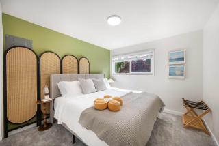 Modern 2BR Queen Anne Condo Walk to Downtown - 8