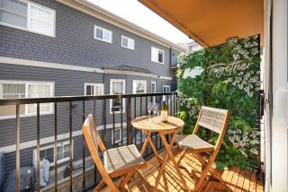 Modern 2BR Queen Anne Condo Walk to Downtown - 7