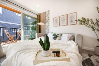 Modern 2BR Queen Anne Condo Walk to Downtown - 1