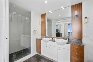 Chevron Renaissance Apartment 2402 - 2