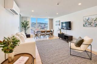 Hyde Lane Stay - 3BR with Pool Gym & Views - 4