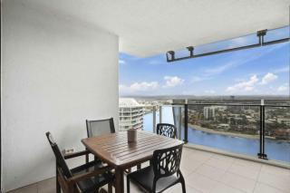 Circle on Cavill Apartments - HR Surfers Paradise - 6