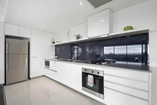 Circle on Cavill Apartments - HR Surfers Paradise - 1