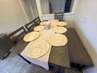 Spacious Toronto Home Near Transit, 3 BR, Sleeps 8 - 7