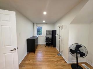 Spacious Toronto Home Near Transit, 3 BR, Sleeps 8 - 6