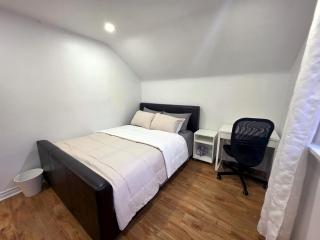 Spacious Toronto Home Near Transit, 3 BR, Sleeps 8 - 3